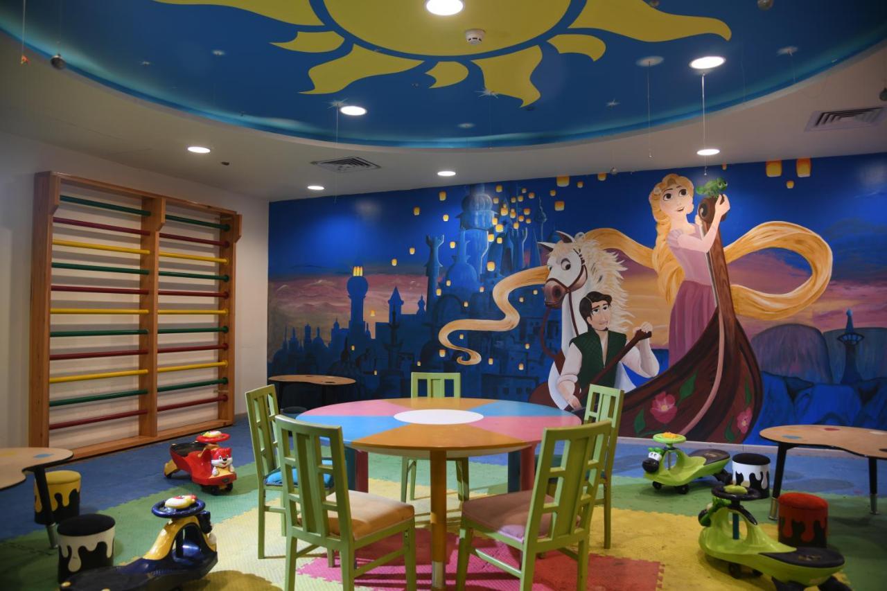 איסמעליה Tolip El Forsan Hotel מראה חיצוני תמונה The Tangled-themed playroom at the Children's Hospital of Philadelphia