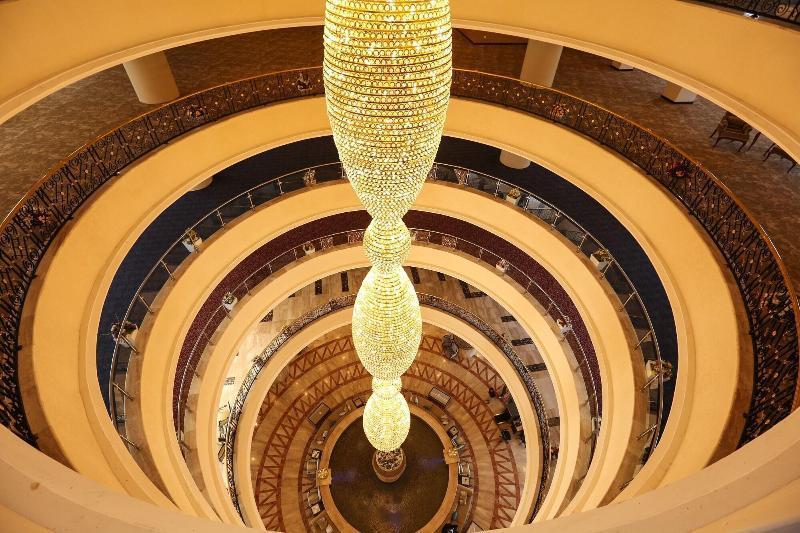 איסמעליה Tolip El Forsan Hotel מראה חיצוני תמונה The spiral staircase