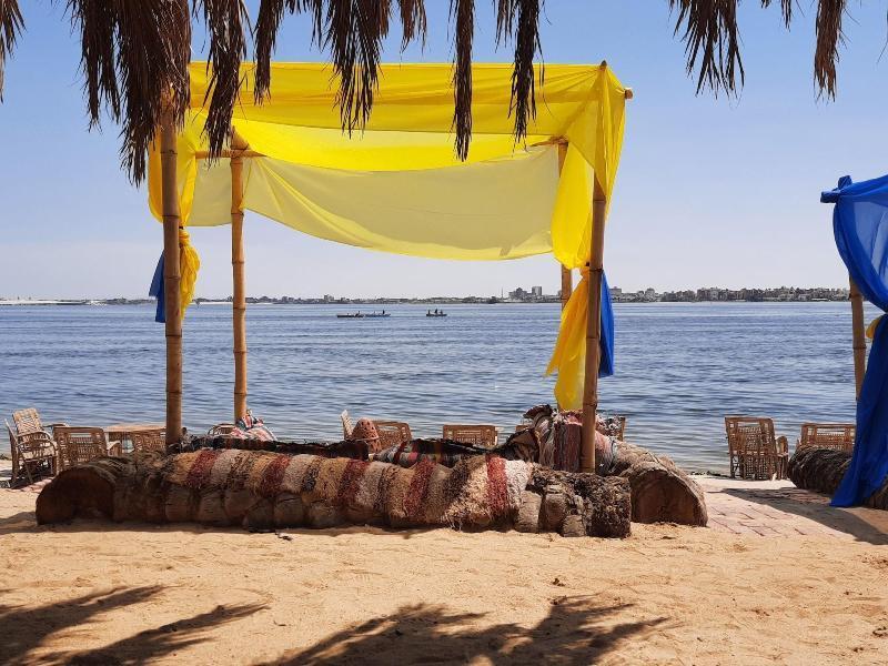 איסמעליה Tolip El Forsan Hotel מראה חיצוני תמונה A sukkah on the beach of the Sea of Galilee