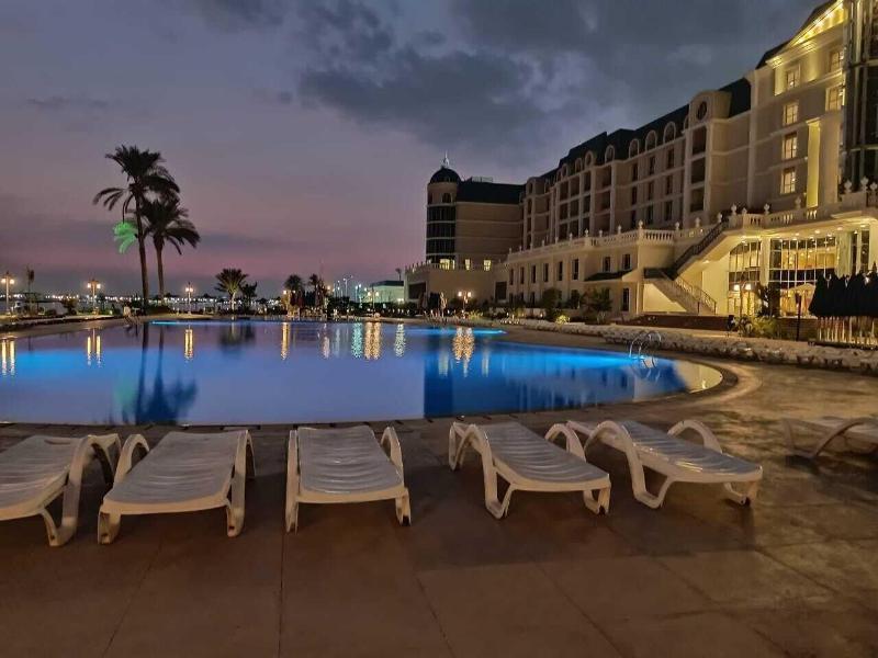 איסמעליה Tolip El Forsan Hotel מראה חיצוני תמונה The pool at the hotel